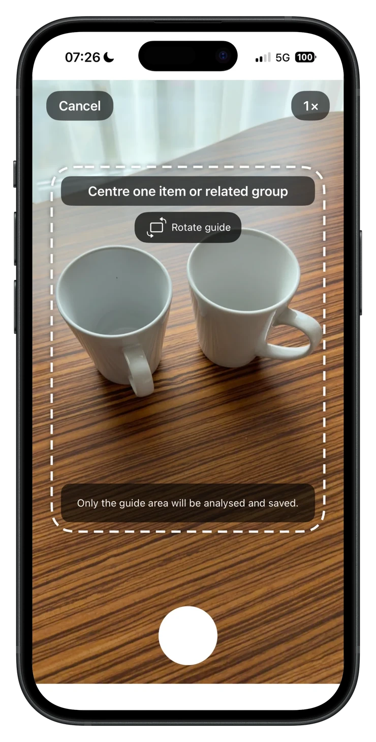 PackQR AI Pack Scan camera guide framing two mugs inside the analysis area
